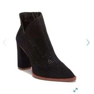 Vince Camuto Levesna booties